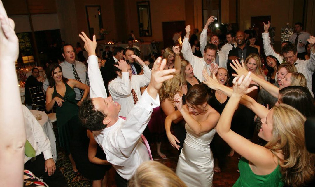 Deze 80’s hits vullen gegarandeerd de dansvloer op jullie trouwfeest!
